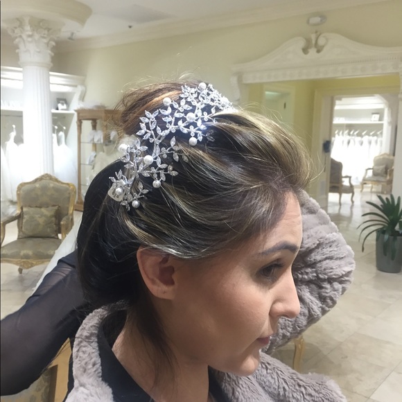 Swarovski Crystal Bridal Headpiece with pearls - Picture 4 of 8